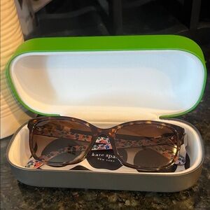 New Kate Spade Sunglasses with case and sunglass shami